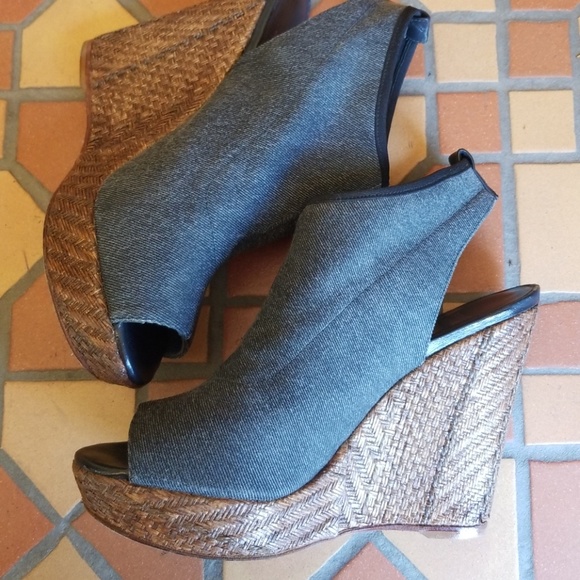 Stuart Weitzman High High Wicker Wedges - Picture 5 of 8